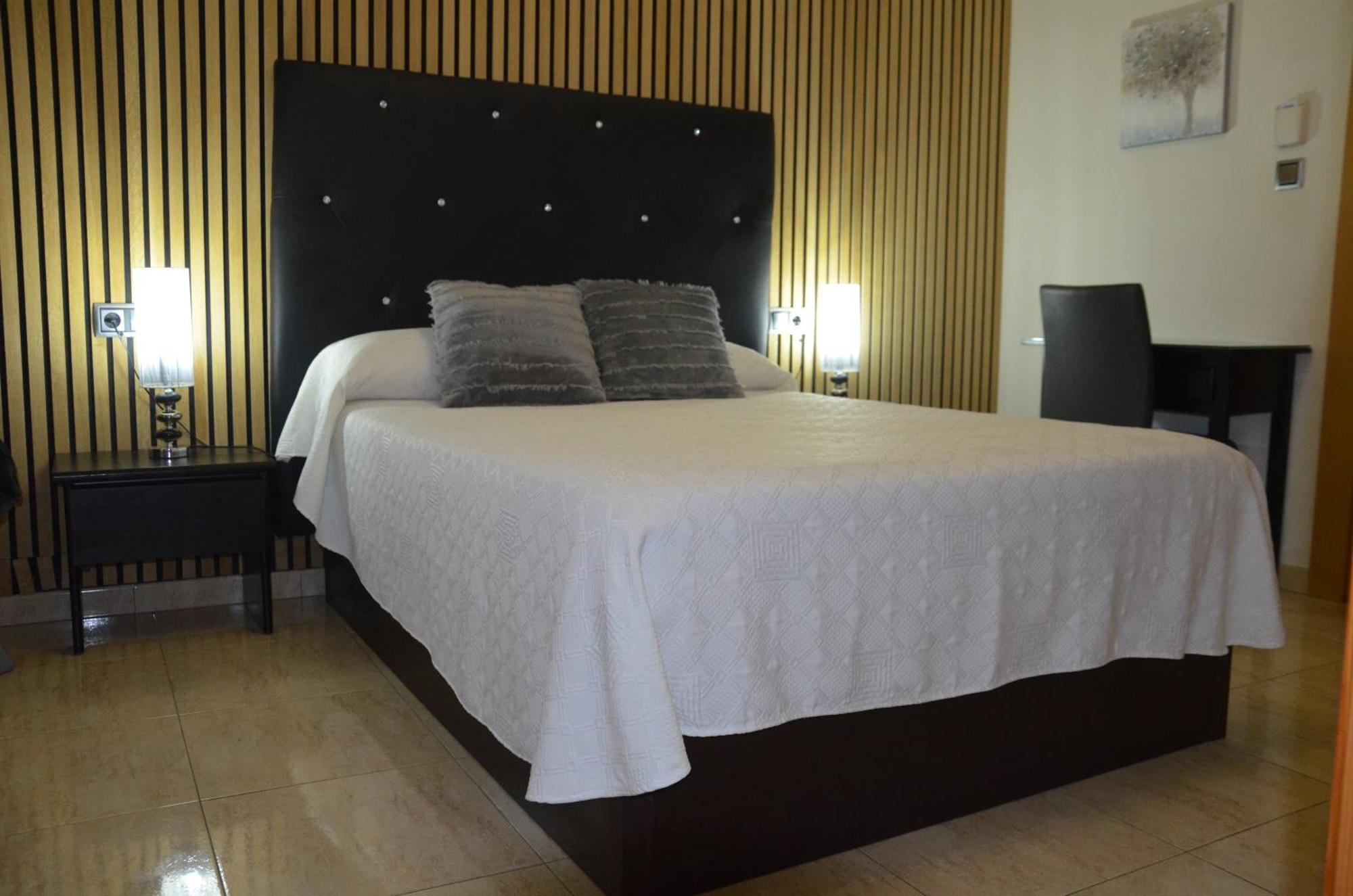 Hostal Mont Royal Alicante Luaran gambar