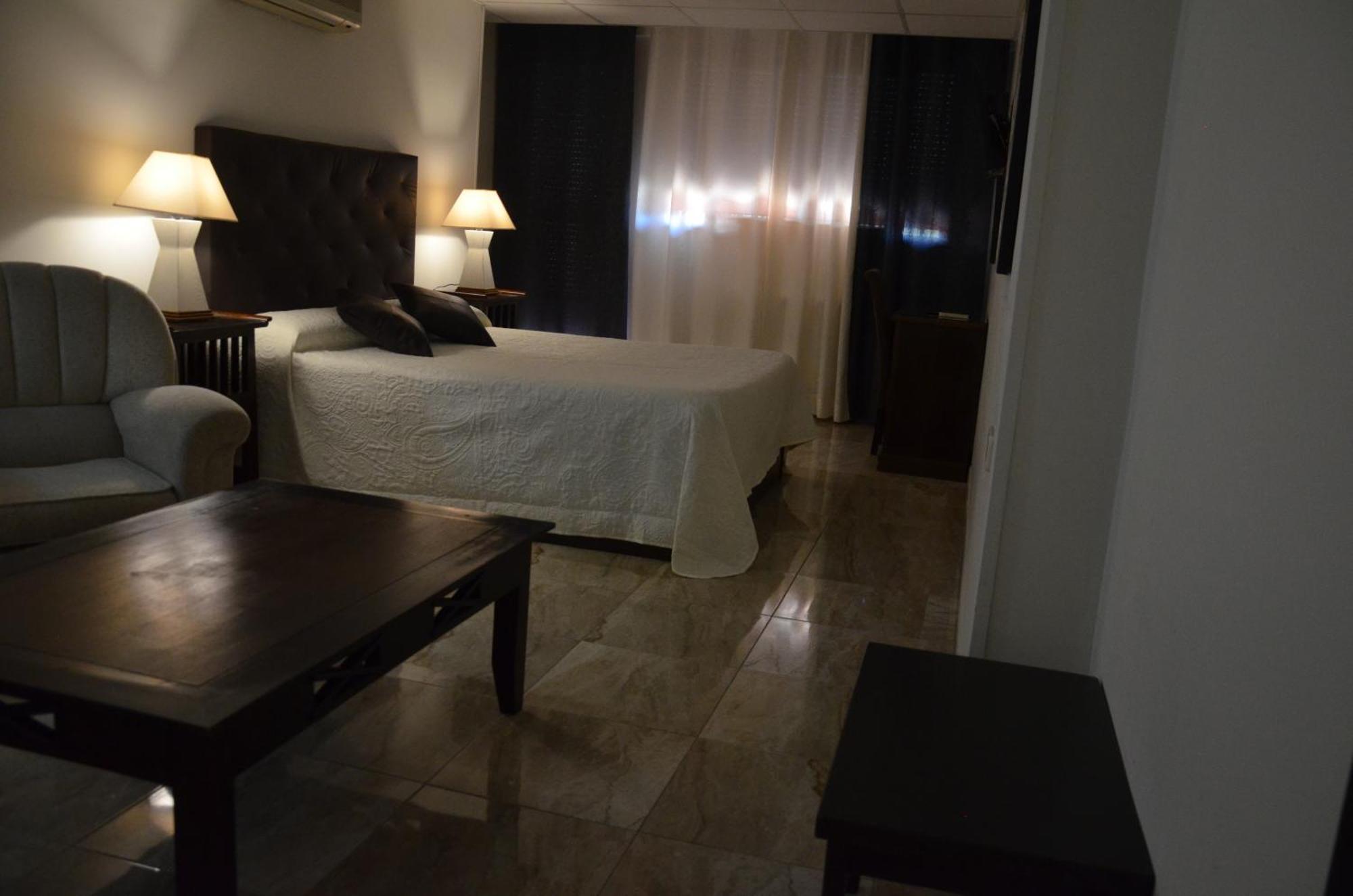 Hostal Mont Royal Alicante Luaran gambar