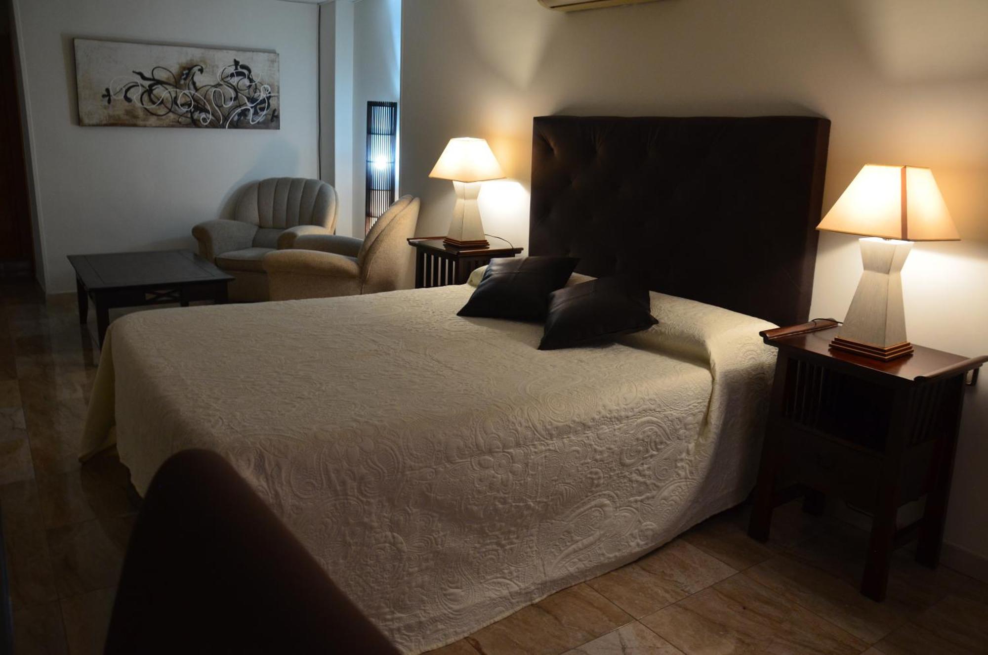 Hostal Mont Royal Alicante Luaran gambar