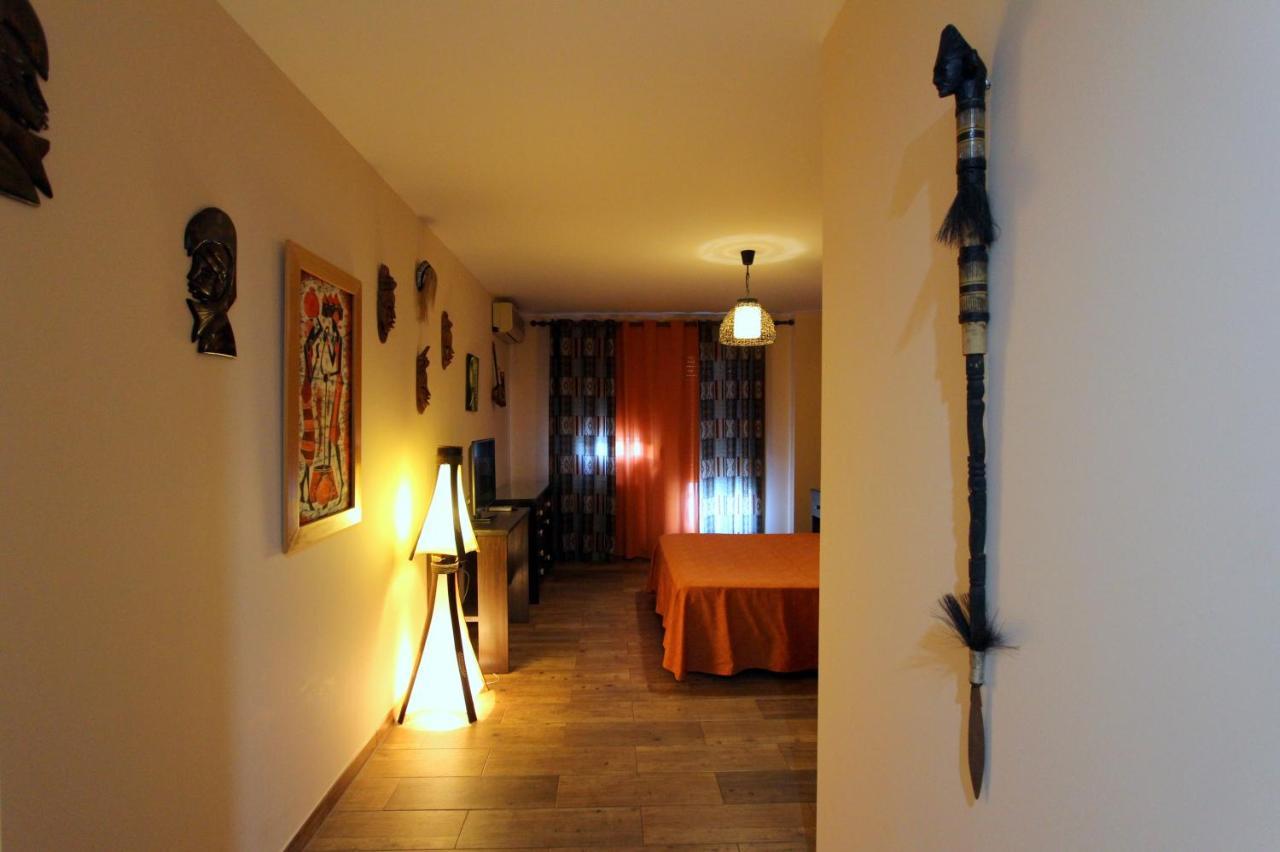 Hostal Mont Royal Alicante Luaran gambar